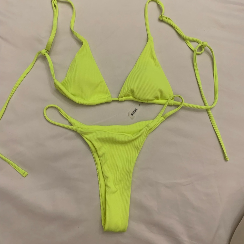 Néon yellow bikini